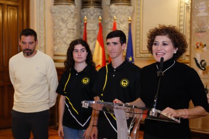 Recepción en el Ayuntamiento a los Rolling Lemons.