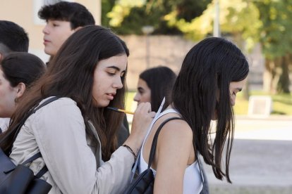 Los estudiantes claman contra la nueva EBAU ante la Consejería de Educación