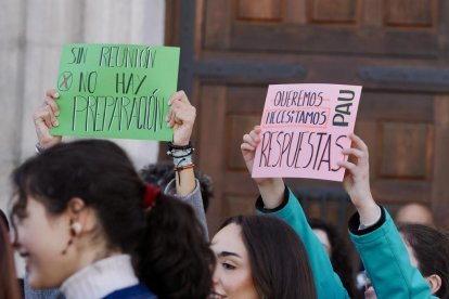 Los estudiantes claman contra la nueva EBAU ante la Consejería de Educación