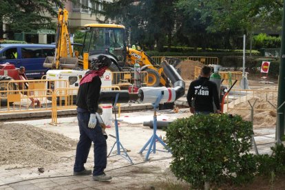 Corte de un carril en la Avenida de Salamanca por las obras de la red de calor