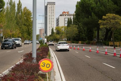 Corte de un carril en la Avenida de Salamanca por las obras de la red de calor