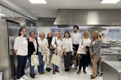 Representantes de las Vallkirias del Pisuerga y Aspasia en la Escuela de Profesionales Alcazarén.