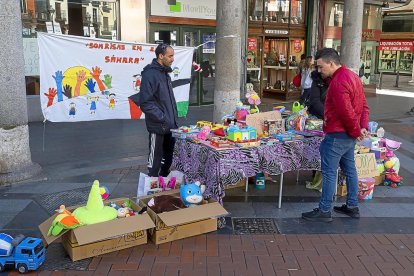 Mesa solidaria con el Sáhara en Fuente Dorada en el año 2019.