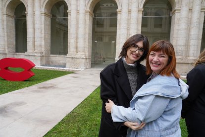 Paz Vega, directora de la película de la Sección Oficial ‘Rita’, junto a la actriz Beatriz Cotobal