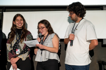 Presentación de ‘The Human Hibernation’, de Anna Cornudella, por una joven programadora de Moving Cinema