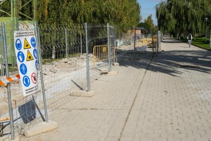 Obras del nuevo carril bici del paseo Isabel la Católica.