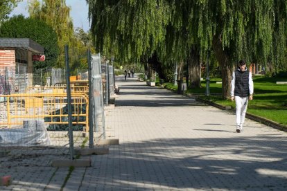 Obras del nuevo carril bici del paseo Isabel la Católica.