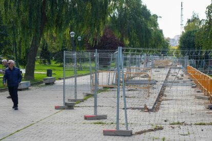 Obras del nuevo carril bici del paseo Isabel la Católica.