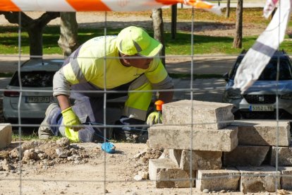 Obras del nuevo carril bici del paseo Isabel la Católica.