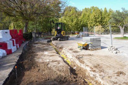 Obras del nuevo carril bici del paseo Isabel la Católica.