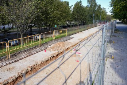 Obras del nuevo carril bici del paseo Isabel la Católica.