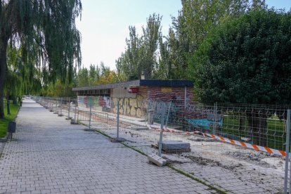 Obras del nuevo carril bici del paseo Isabel la Católica.