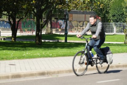 Obras del nuevo carril bici del paseo Isabel la Católica.