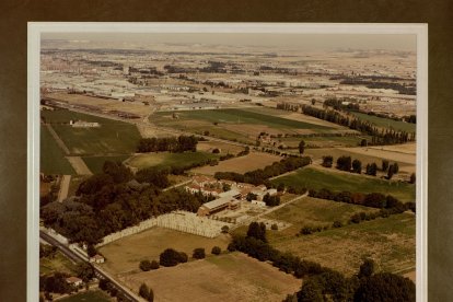 /79 Panorámica de Covaresa. Sede de la Presidencia de la Junta de Castilla y León en 1984