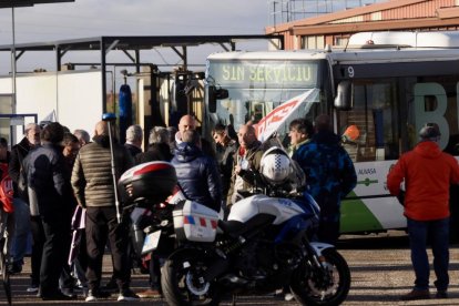 Manifestación de AUVASA por la zona del polígono de Argales.