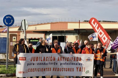 Manifestación de AUVASA por la zona del polígono de Argales.