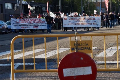 Manifestación de AUVASA por la zona del polígono de Argales.