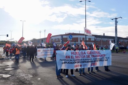 Manifestación de AUVASA por la zona del polígono de Argales.