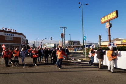 Manifestación de AUVASA por la zona del polígono de Argales.