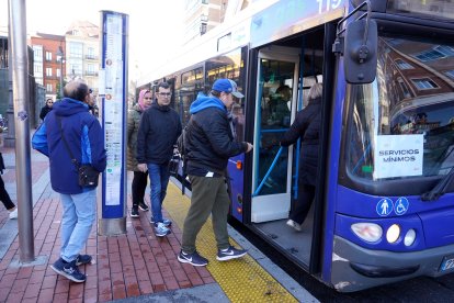 Huelga de conductores de autobuses en AUVASA.