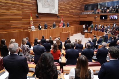 Minuto de silencio en memoria de Francisco Javier Carrera, recientemente fallecido.