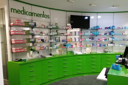 Interior de una farmacia en una imagen de archivo.