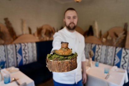 Juan Carlos Jiménez elabora el pincho ganador del Concurso de Pinchos de Castilla y León