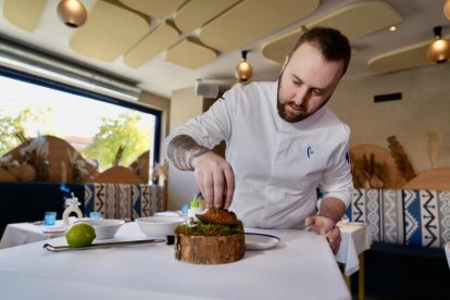 Juan Carlos Jiménez elabora el pincho ganador del Concurso de Pinchos de Castilla y León