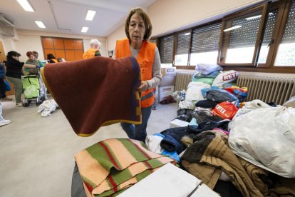 Recogida de alimentos en el Centro Cívico Delicias para los afectados de la DANA en Valencia