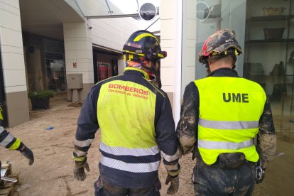 Foto de Bomberos de Valladolid en la zona cero de la DANA