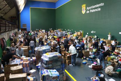 Recogida de alimentos y materiales.