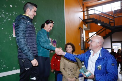 Imagen de la entrega de premios con Maite Martínez, concejala de participación ciudadana y Jesús Julio Carnero, alcalde de Valladolid