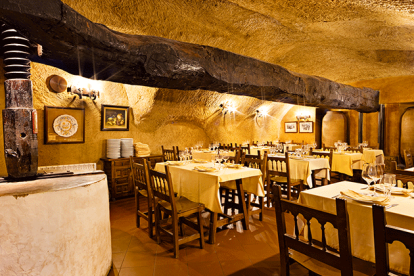 Restaurante 'La Cueva', en la localidad vallisoletana de Mucientes.