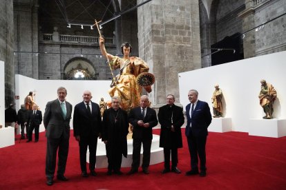 El presidente de la Fundación Las Edades del Hombre, Abilio Martínez, el consejero de Cultura, Turismo y Deporte, Gonzalo Santonja, y el arzobispo de Valladolid, Luis Argüello, inauguran la exposición 'Gregorio Fernández y Martínez Montañés: el arte nuevo de hacer imágenes',