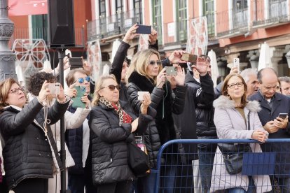 Ciudadanos inmortalizan el baile de la selección de rugby  Fiyi en la Plaza Mayor