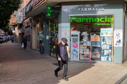 Farmacia en la calle Paraíso.