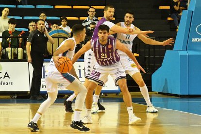 Una imagen del Menorca-UEMC Real Valladolid Baloncesto jugado en Mahón.