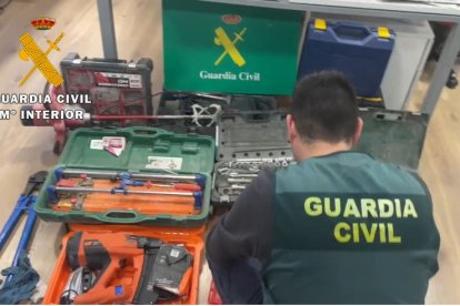 La Guardia Civil desarticula una banda criminal especializada en el robo en el interior de vehículos