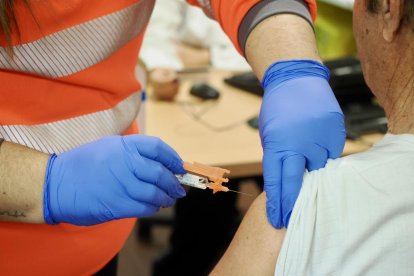 Campaña de vacunación sin cita del COVID y de la Gripe en el centro de salud Arturo Eyries