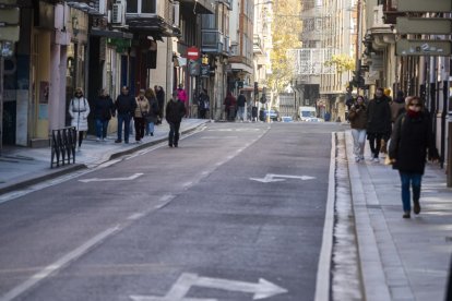 Calle López Gómez sin el carril bus y taxi.
