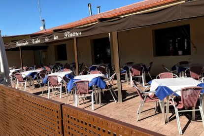 Restaurante Venta de los Pinares, en la CL-600 a la altura de Viana de Cega.
