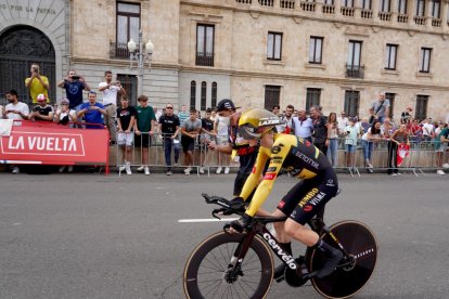 Primoz Roglic en la llegada en Valladolid de la X etapa de la Vuelta Ciclista a España.