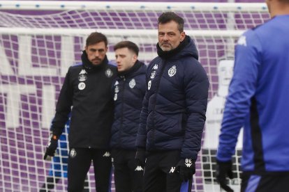 Diego Cocca, en el centro durante su primer entrenamiento con el Real Valladolid.