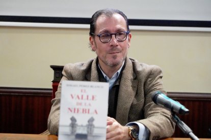 Presentación del libro 'El valle de la niebla' de Ismael Pérez Blanco.