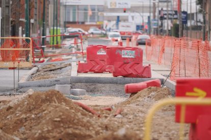 Obras en pleno polígono de Argales.