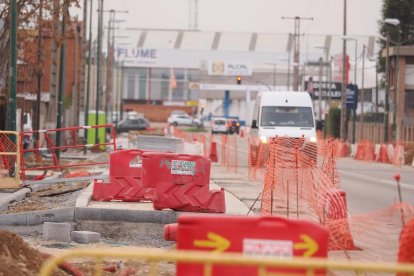 Obras en pleno polígono de Argales.