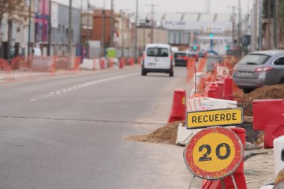 Obras en pleno polígono de Argales.