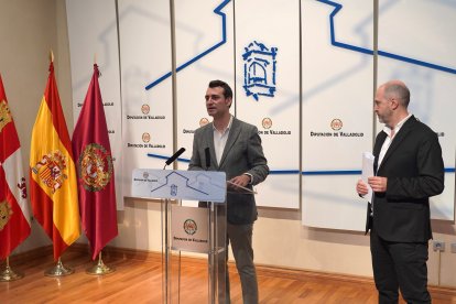 David Esteban, vicepresidente de la Diputación y responsable del Área de Innovación Digital, Gobierno Abierto y Contratación, y David Escudero, director del Centro de Inteligencia Artificial de la Universidad de Valladolid.