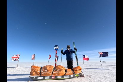 Antonio de la Rosa, a su llegada al Polo Sur Geográfico.