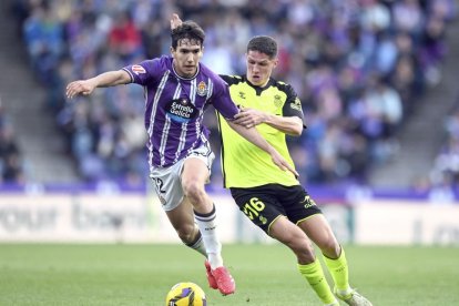 Mario Martín, con el balón frente al Betis